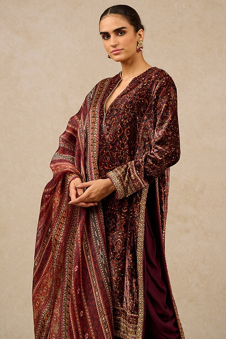 Wine Velvet Hand Embroidered Kurta Set by Tarun Tahiliani at Pernia's Pop Up Shop