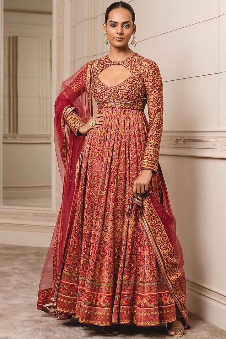 Red Embellished Bridal Anarkali Set by Tarun Tahiliani at Pernia's Pop Up Shop