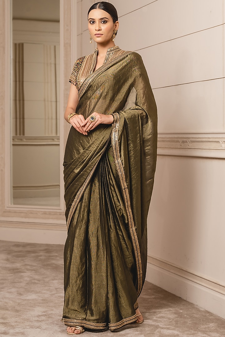 Black Embroidered Reception Saree Set by Tarun Tahiliani at Pernia's Pop Up Shop