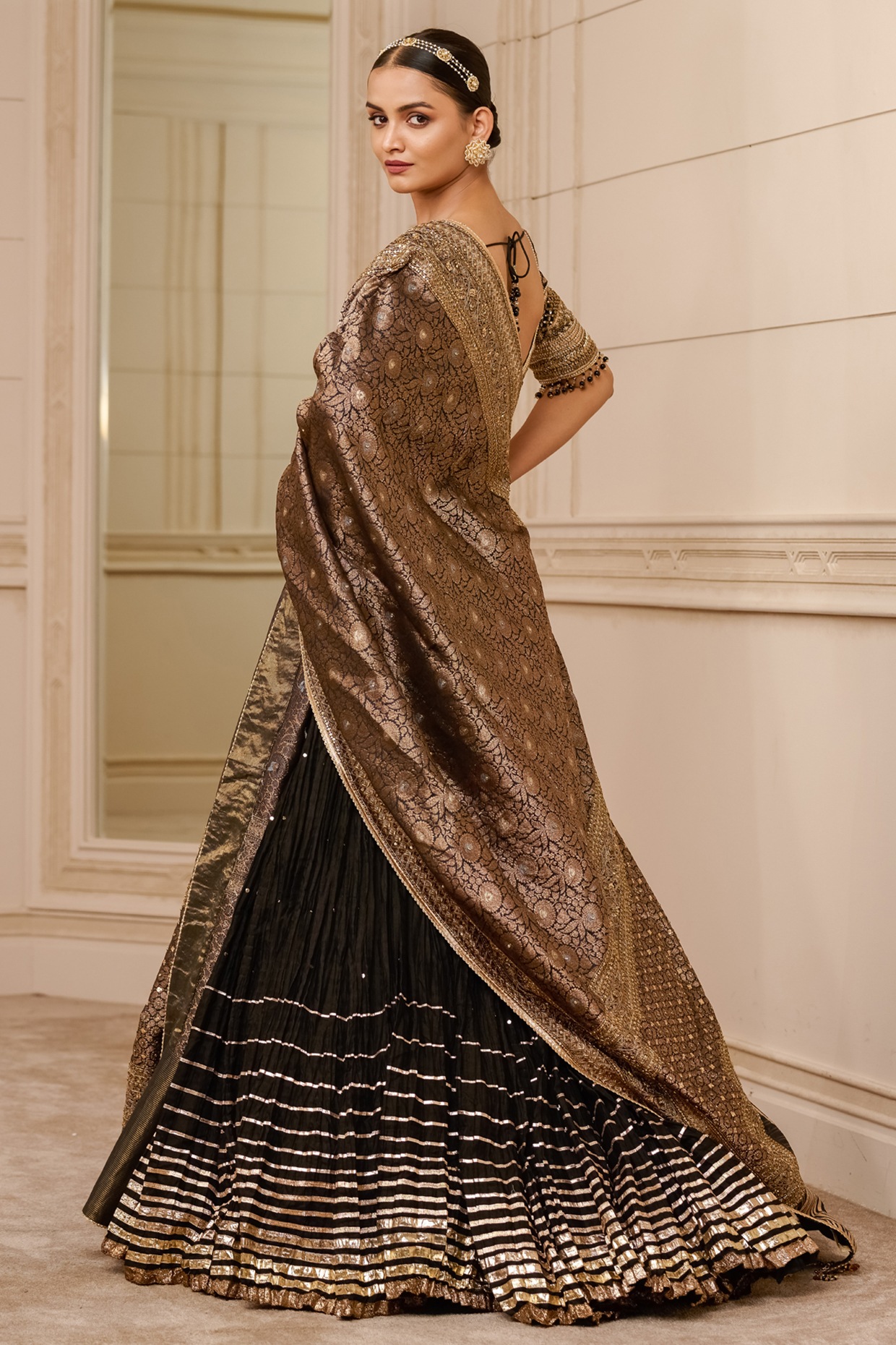 Buy Tarun Tahiliani Womens Kalidar Lehenga Saree Crystallized Blouse And  Hand Embroidered Dupatta Online - Best Price Tarun Tahiliani Womens Kalidar Lehenga  Saree Crystallized Blouse And Hand Embroidered Dupatta - Justdial Shop  Online.