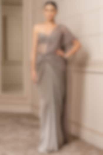 Oyster Crinkle Tulle Pre-Draped Reception Saree Set by Tarun Tahiliani at Pernia's Pop Up Shop