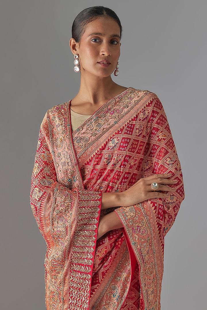 Red Bandhani Zardosi Hand Work Wedding Saree Set by TATWAMM By Abhishek & Vinita at Pernia's Pop Up Shop