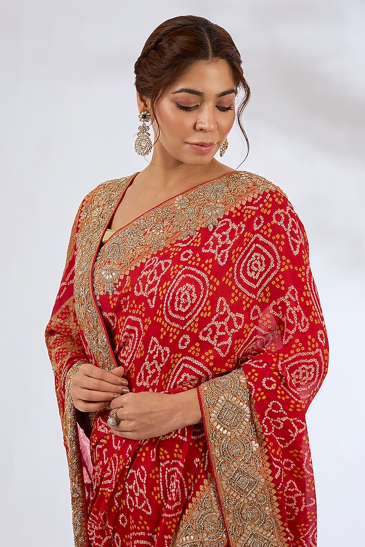 Red Bandhani Reception Saree Set by TATWAMM By Abhishek & Vinita at Pernia's Pop Up Shop