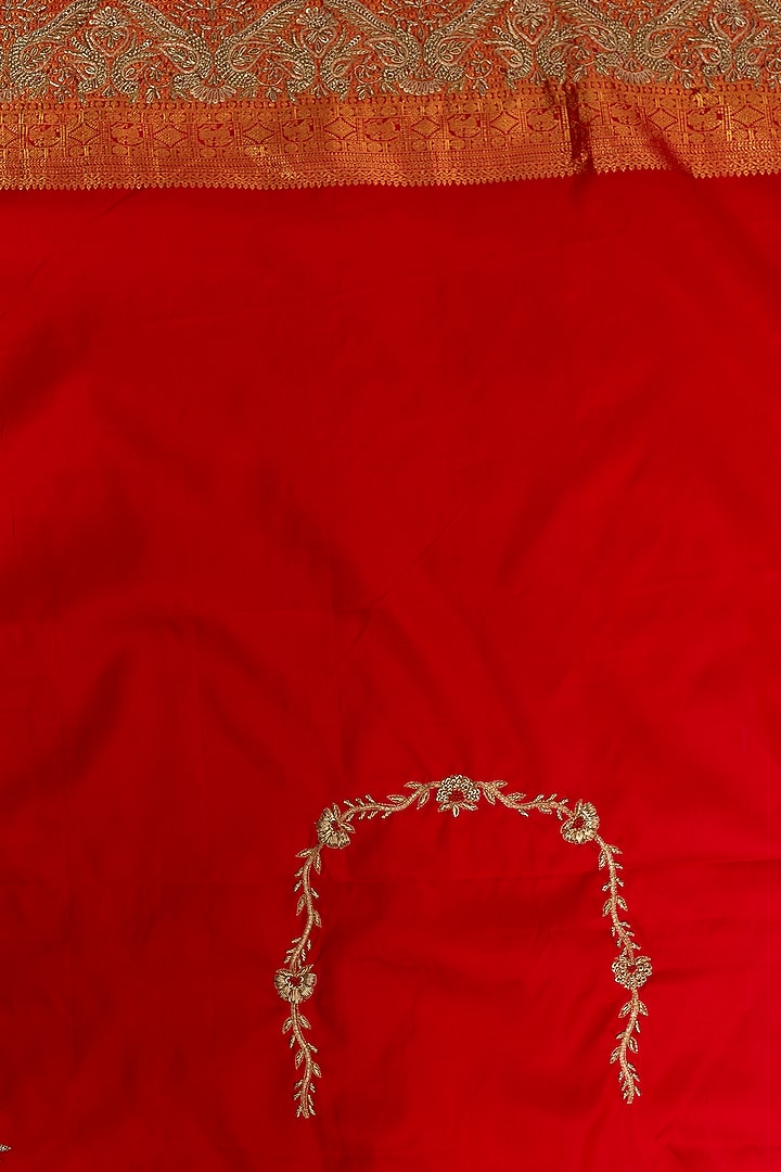 Red & White Silk Zardosi Work Kanjivaram Reception Saree Set by TATWAMM By Abhishek & Vinita at Pernia's Pop Up Shop
