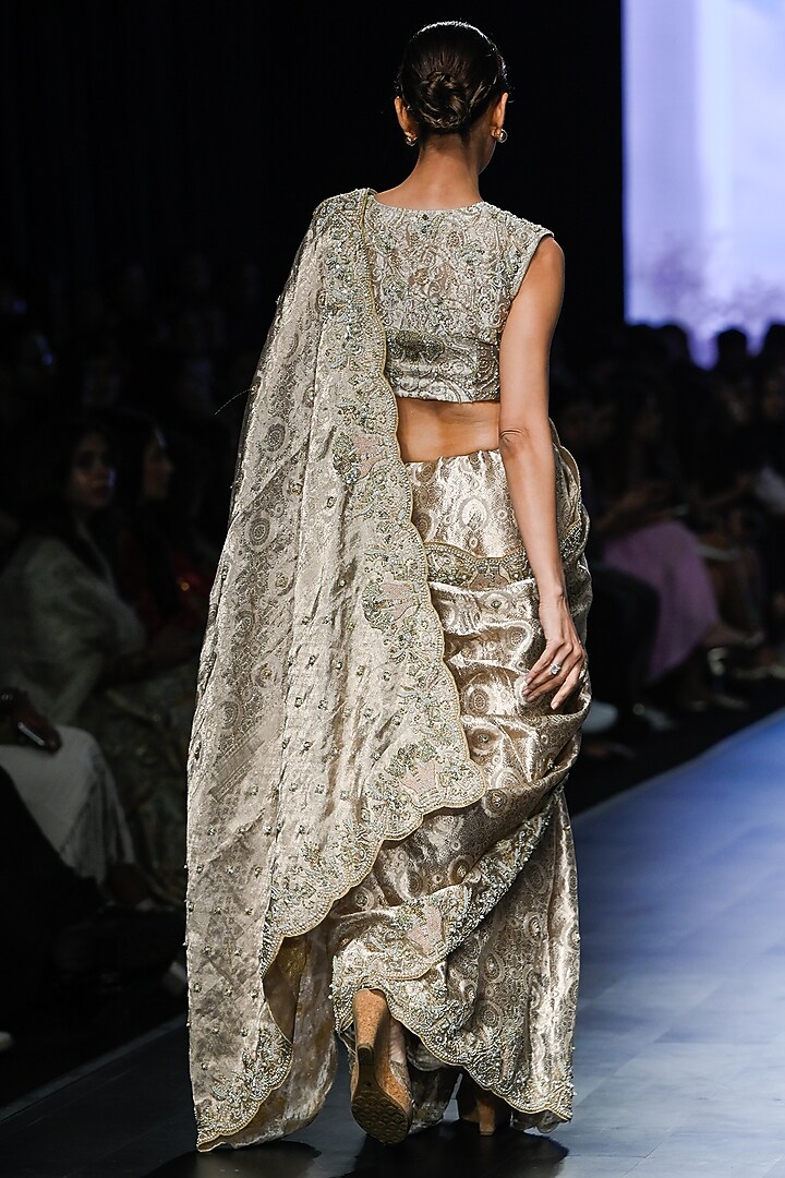 Silver Brocade Hand Embroidered Reception Saree Set by TATWAMM By Abhishek & Vinita at Pernia's Pop Up Shop