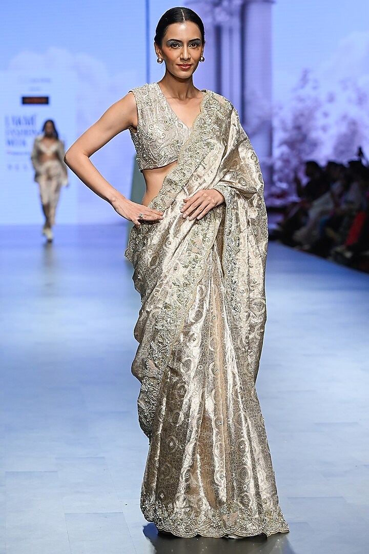 Silver Brocade Hand Embroidered Reception Saree Set by TATWAMM By Abhishek & Vinita at Pernia's Pop Up Shop