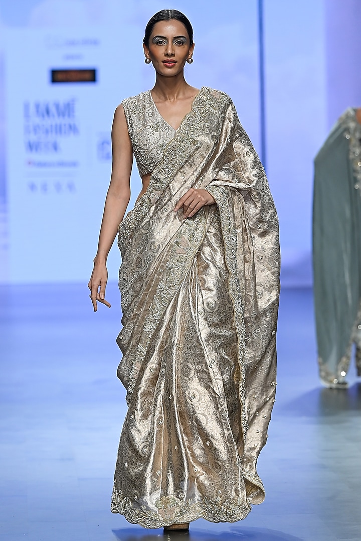 Silver Brocade Hand Embroidered Reception Saree Set by TATWAMM By Abhishek & Vinita at Pernia's Pop Up Shop