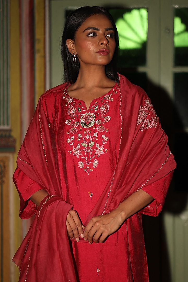 Red Handloom Chanderi Silk Zardosi Hand Work Kurta Set by TATWA at Pernia's Pop Up Shop