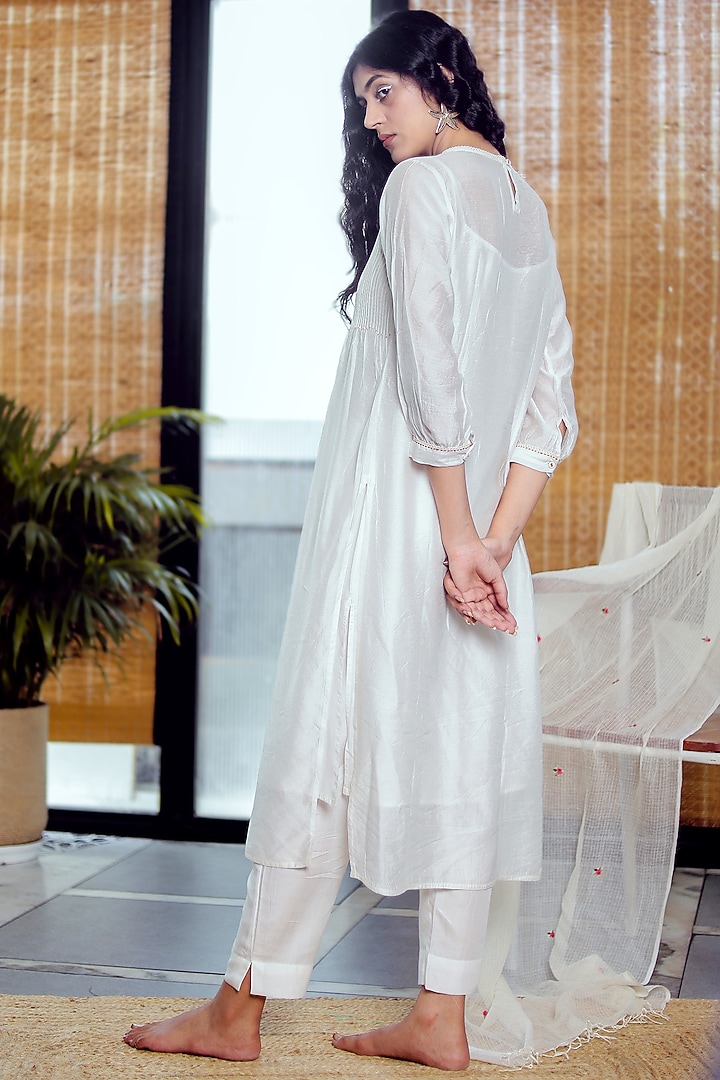 White Chanderi Embroidered Kurta Set by TATWA at Pernia's Pop Up Shop