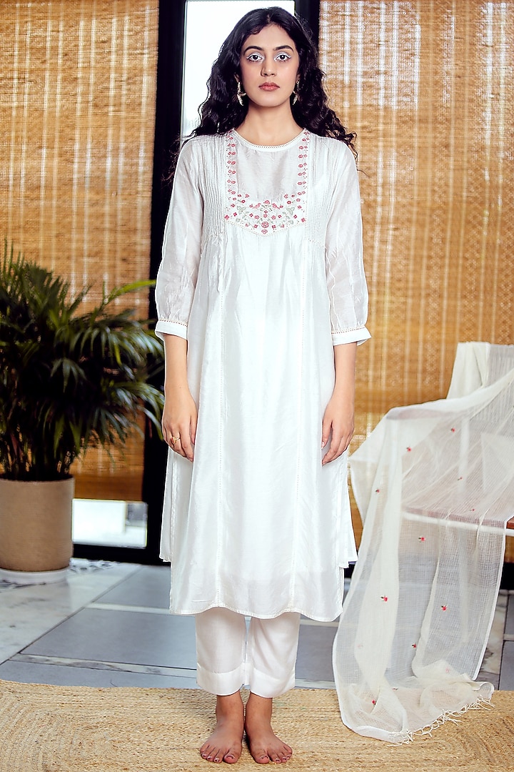 White Chanderi Embroidered Kurta Set by TATWA at Pernia's Pop Up Shop