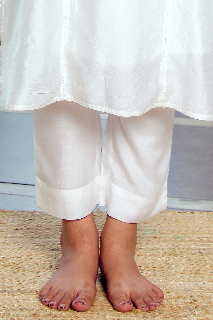 White Chanderi Embroidered Kurta Set by TATWA at Pernia's Pop Up Shop
