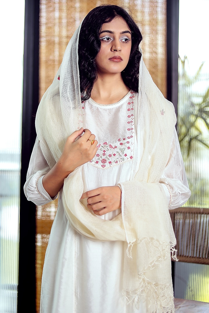 White Chanderi Embroidered Kurta Set by TATWA at Pernia's Pop Up Shop