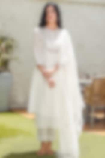 White Chanderi Embroidered Kurta Set by TATWA at Pernia's Pop Up Shop