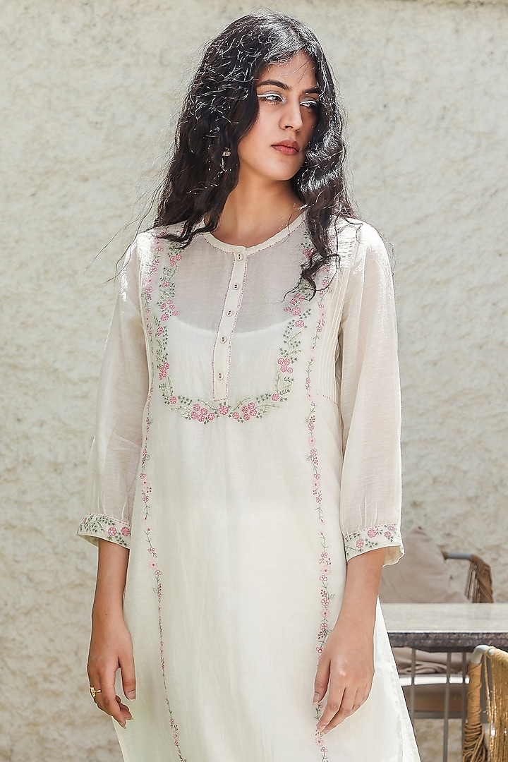 White Chanderi Embroidered Kurta Set by TATWA at Pernia's Pop Up Shop