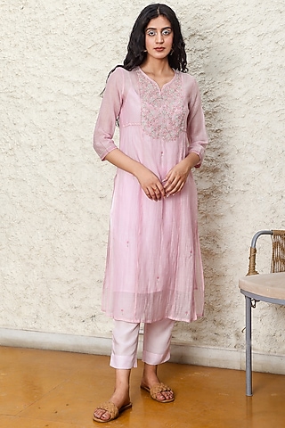 Blush Pink Chanderi Embroidered Kurta Set by TATWA