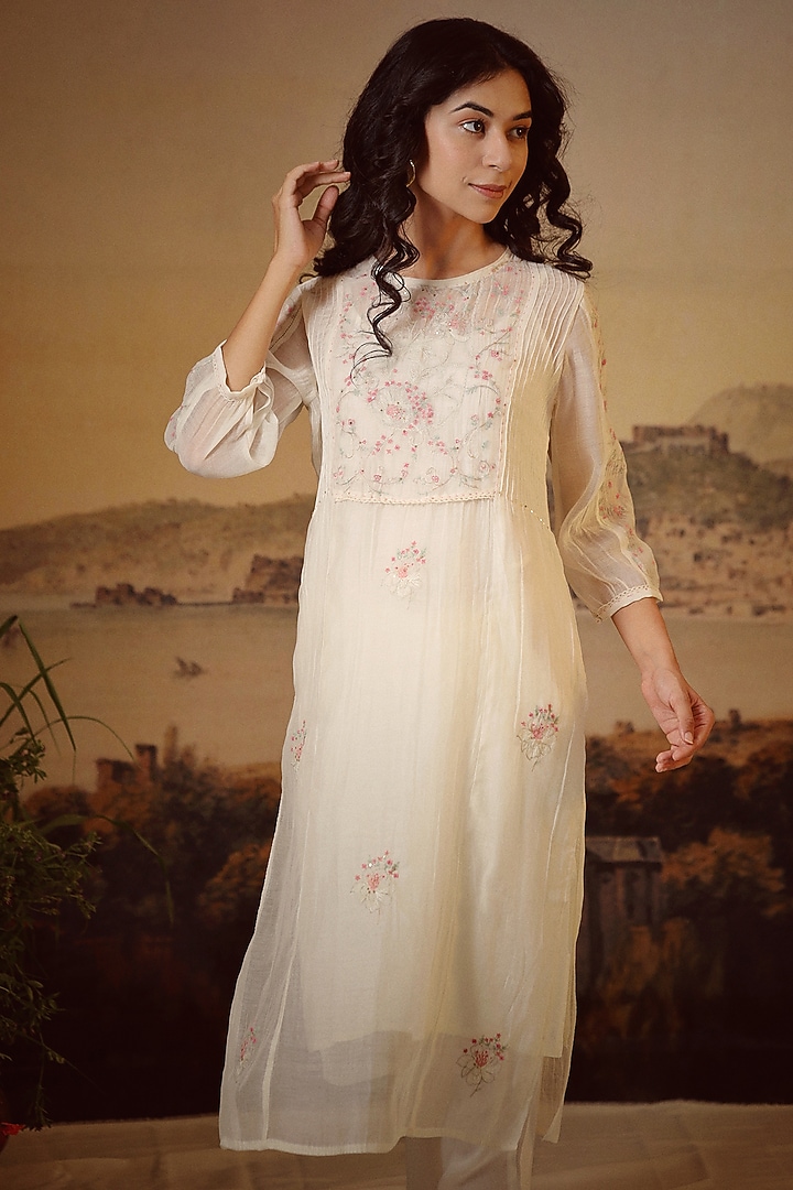 White Handloom Chanderi Embroidered Kurta Set by TATWA at Pernia's Pop Up Shop