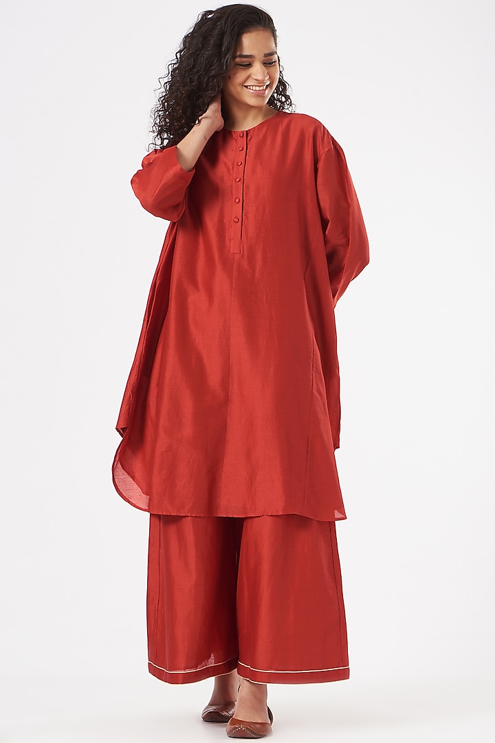 Crimson Red Silk Chanderi Kurta Set by TIL BY AV -