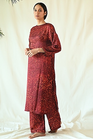 Red Cotton Satin Hand Painted Kurta Set by TIL BY AV -