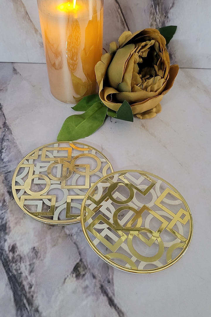 White & Gold Polymer Handcrafted Round Coasters Set by The Bling Edit