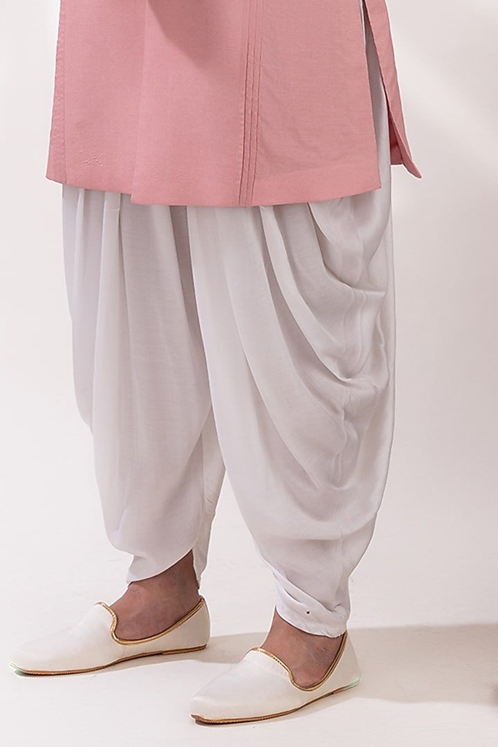 Muted Pink Chanderi Silk & Modal Satin Embellished Kurta Set by TIRA BY NARESH RAJ at Pernia's Pop Up Shop