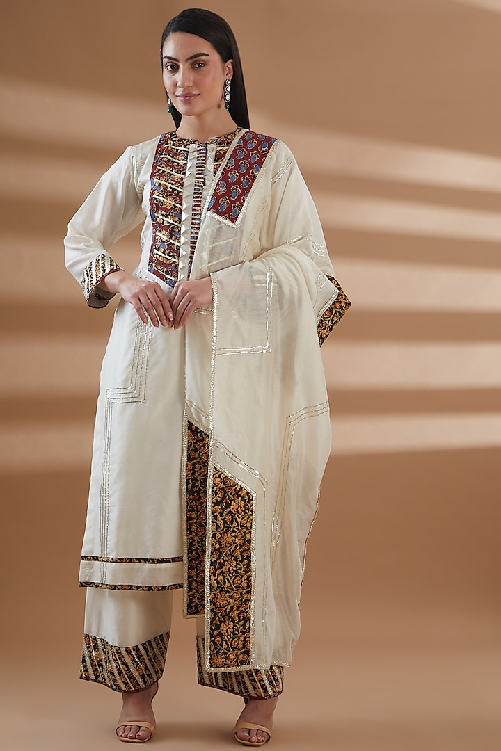 Ivory Pure Chanderi Embroidered Kurta Set by Tamra By Payal Khanna