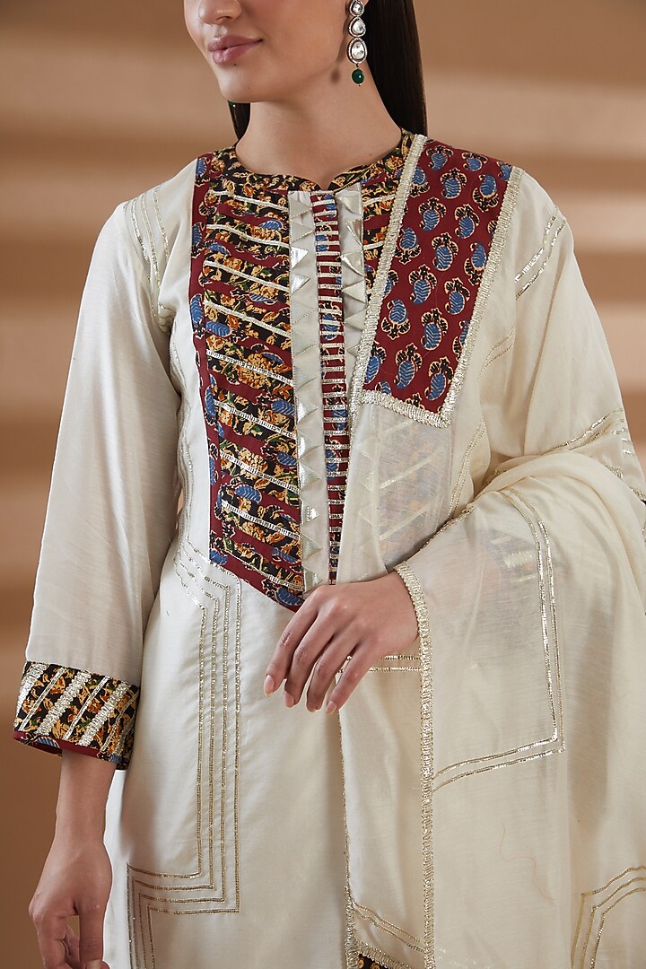 Ivory Pure Chanderi Embroidered Kurta Set by Tamra By Payal Khanna at Pernia's Pop Up Shop