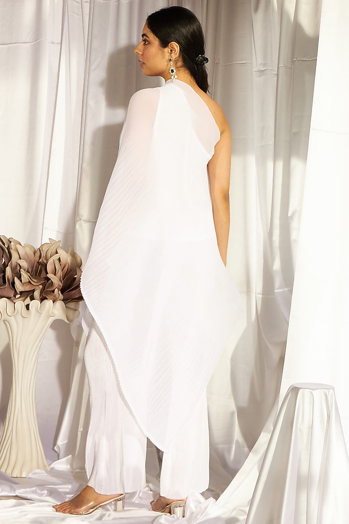 White Pleated Georgette Off-Shoulder Cape Set by Tasuvure Indes at Pernia's Pop Up Shop