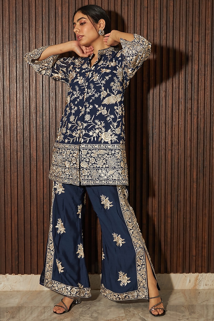 Blue Georgette Gara Embroidered Kurta Set by Tasuvure Indes at Pernia's Pop Up Shop