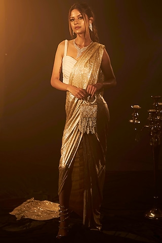 Nude Slitted Saree Set In Pleated Fabric by Tasuvure Indes