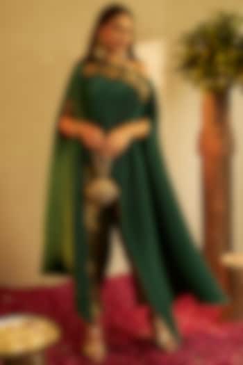 Green Embroidered Cape Set by Tasuvure Indes