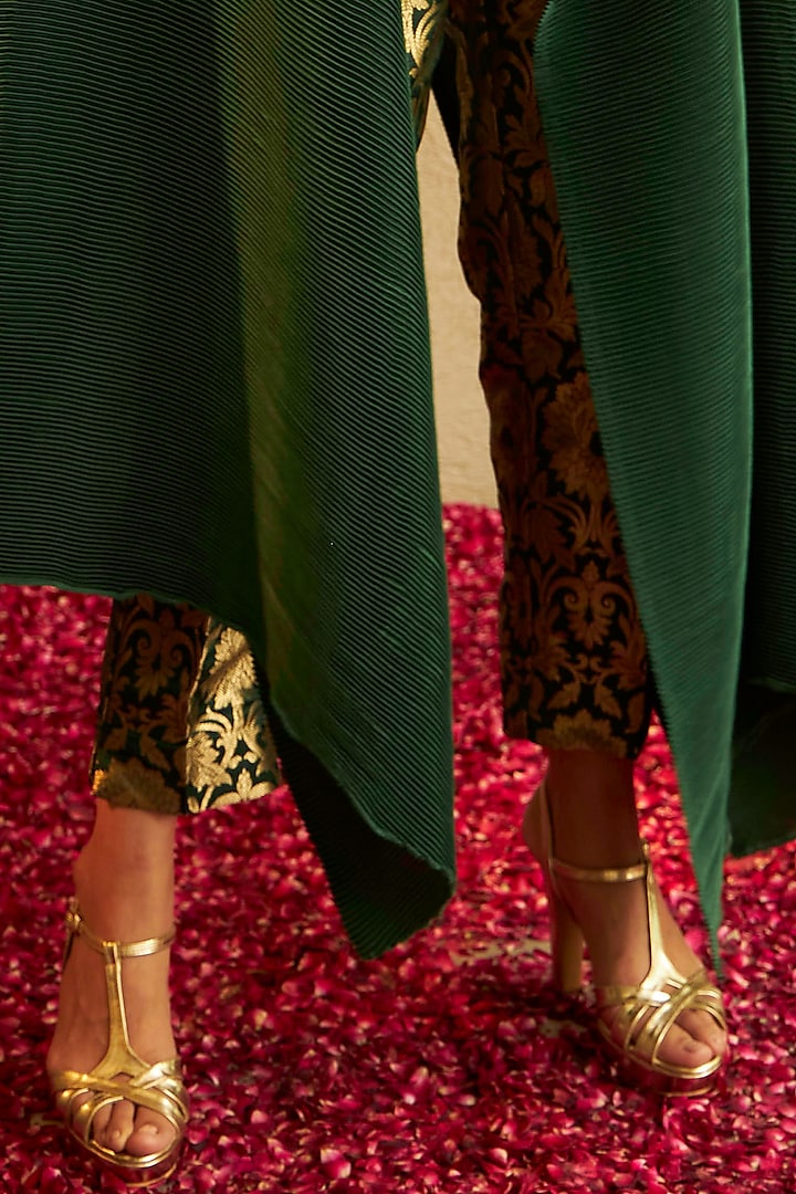 Green Embroidered Cape Set by Tasuvure Indes at Pernia's Pop Up Shop