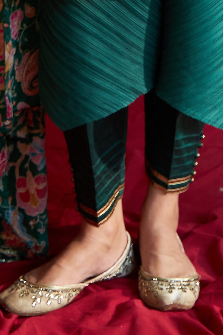 Green Pleated Polyester Straight Tunic Set by Tasuvure Indes at Pernia's Pop Up Shop