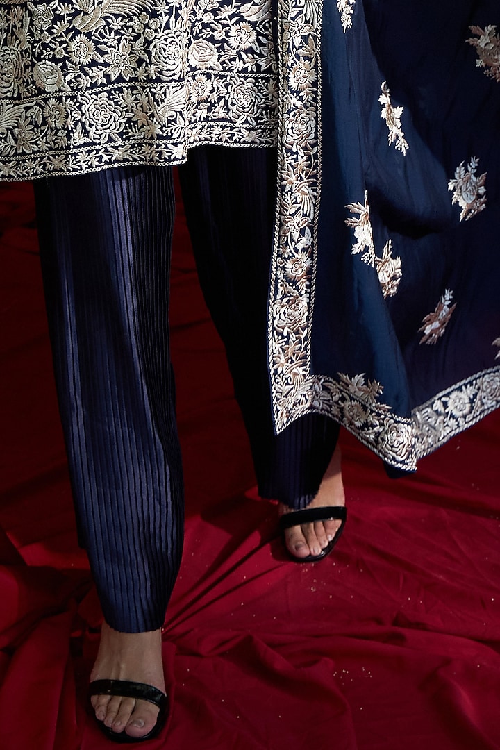 Blue Georgette Gara Embroidered Kurta Set by Tasuvure Indes at Pernia's Pop Up Shop