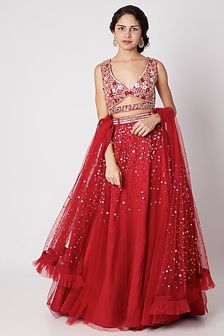 Red Embroidered Lehenga Set With Waist Belt by Tamaraa By Tahani