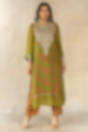 Mehendi Green Organza Hand Embroidered Overlay Kurta Set by TUSSAH BY SIDDHI SHAH at Pernia's Pop Up Shop