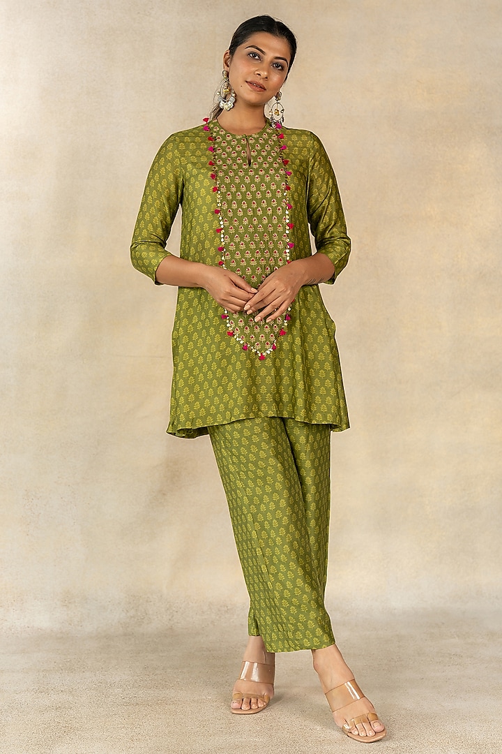 Mehendi Green Cotton Silk Motif Printed & Hand Embroidered Co-Ord Set by TUSSAH BY SIDDHI SHAH at Pernia's Pop Up Shop