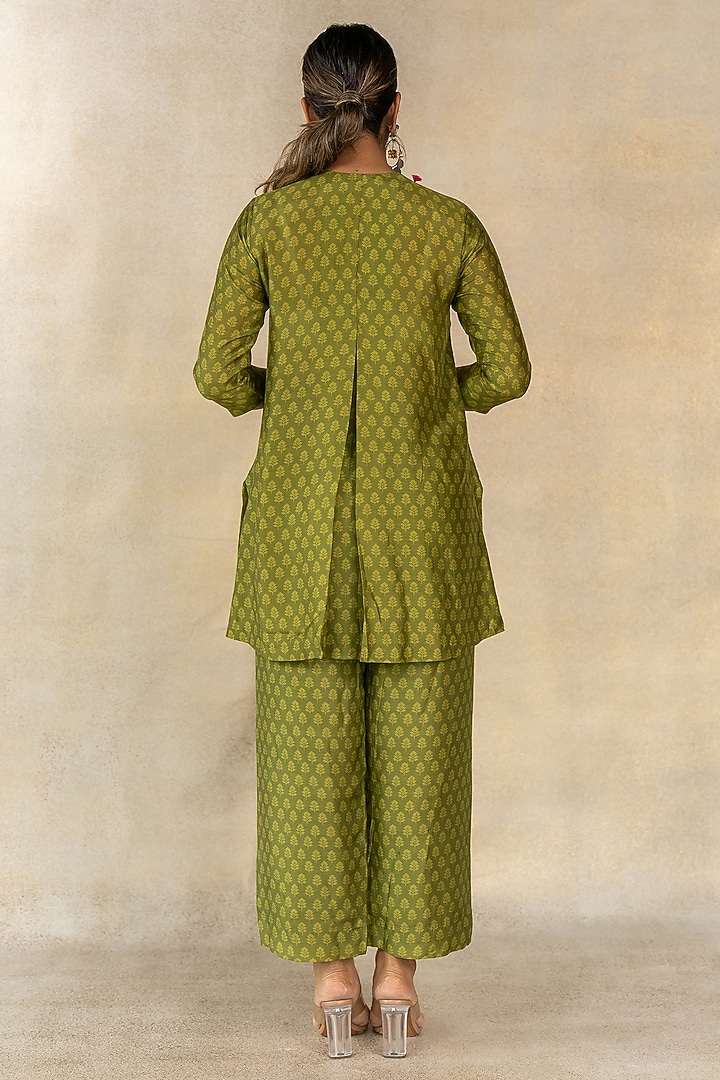 Mehendi Green Cotton Silk Motif Printed & Hand Embroidered Co-Ord Set by TUSSAH BY SIDDHI SHAH at Pernia's Pop Up Shop