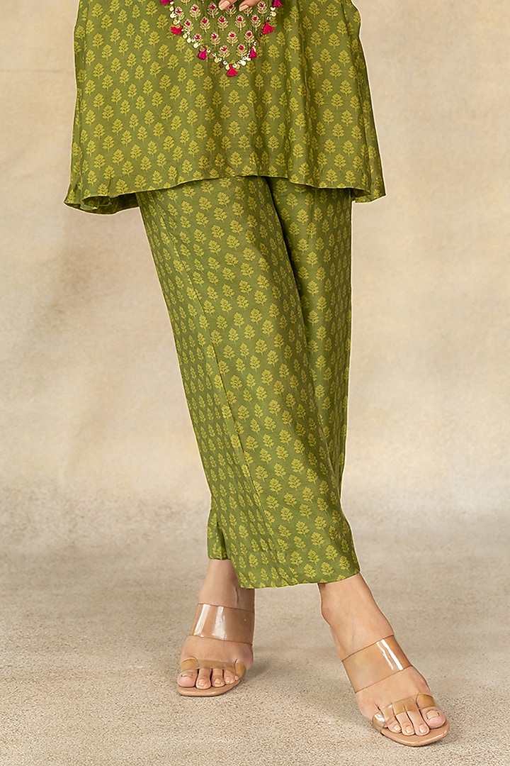 Mehendi Green Cotton Silk Motif Printed & Hand Embroidered Co-Ord Set by TUSSAH BY SIDDHI SHAH at Pernia's Pop Up Shop
