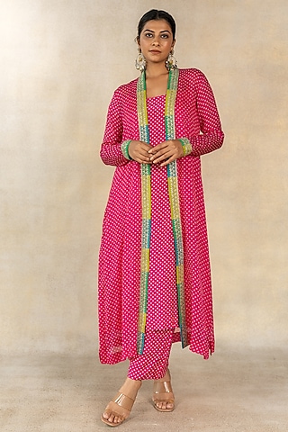 Pink Cotton Silk Bandhani Printed A-Line Kurta Set by TUSSAH BY SIDDHI SHAH
