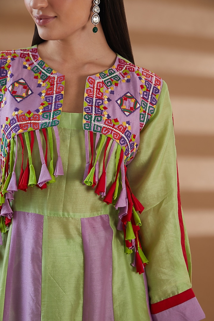 Green Pure Chanderi Embroidered Kurta Set by Tamra By Payal Khanna at Pernia's Pop Up Shop