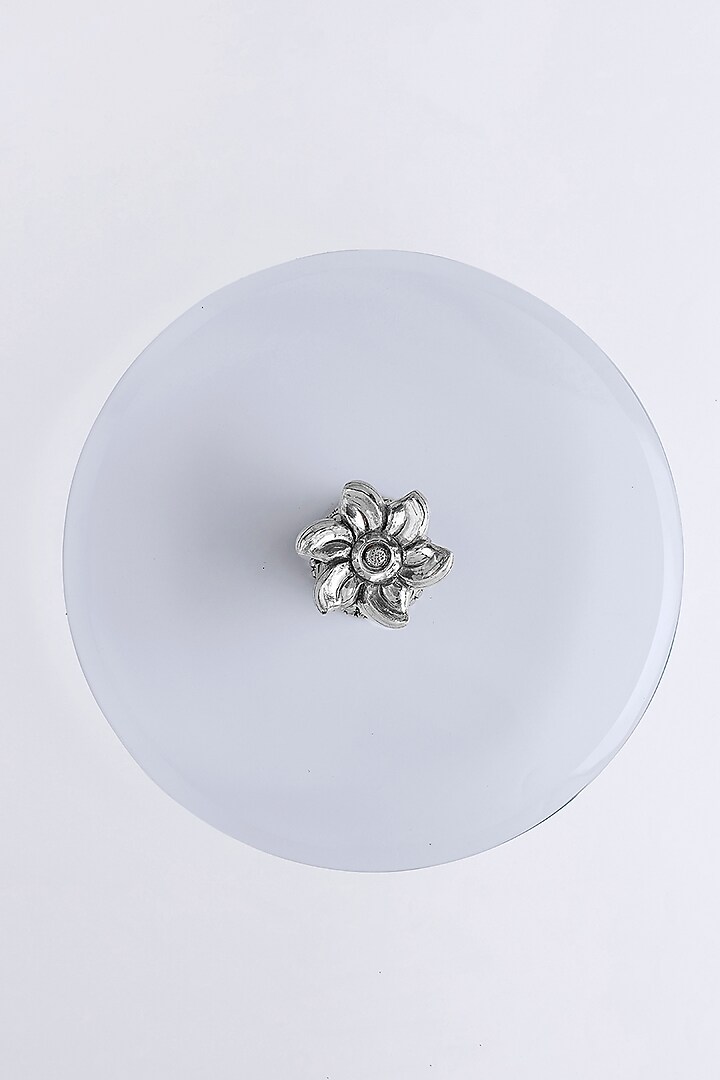 Silver CGC Cladded Jamuna Bai Dessert platter by Creative Grains Calcutta at Pernia's Pop Up Shop