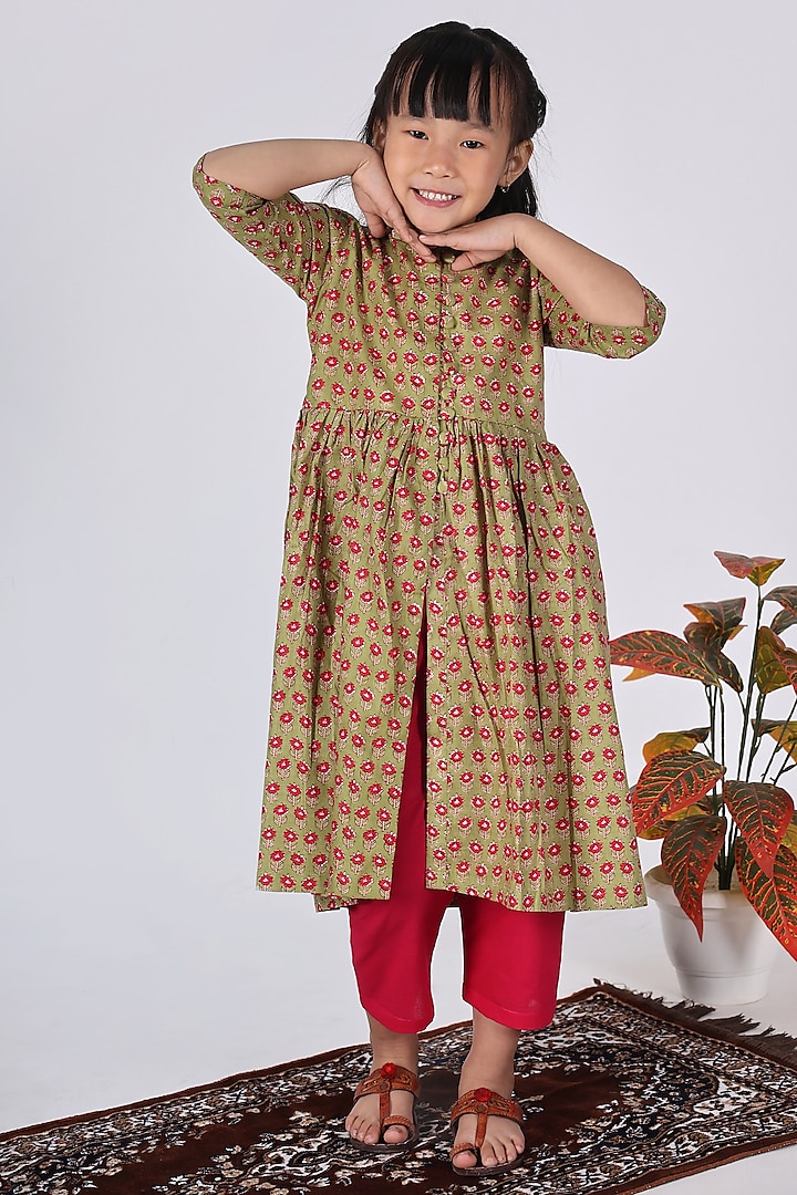 Green Cotton Floral Printed Kurta Set For Girls by THE COTTON STAPLE at Pernia's Pop Up Shop