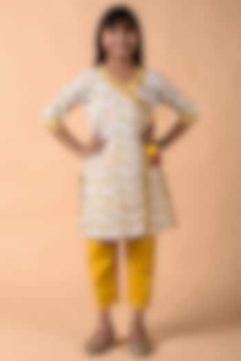 Off-White & Yellow Printed Angrakha Kurta Set For Girls by THE COTTON STAPLE