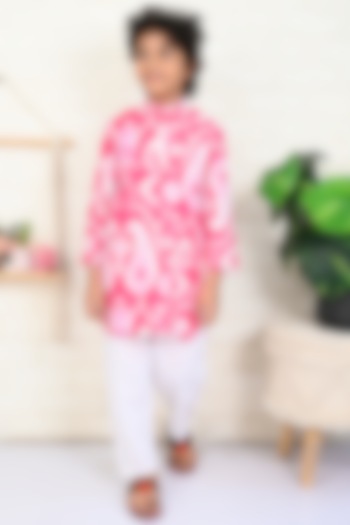 Pink Cotton Ikat Printed Kurta Set For Boys by THE COTTON STAPLE