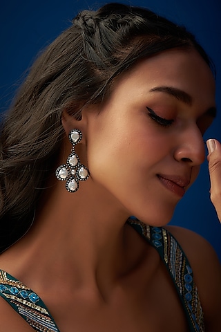 Two Tone Finish Kundan Dangler Earrings Design by Zerokaata Jewellery at  Pernia's Pop Up Shop 2024