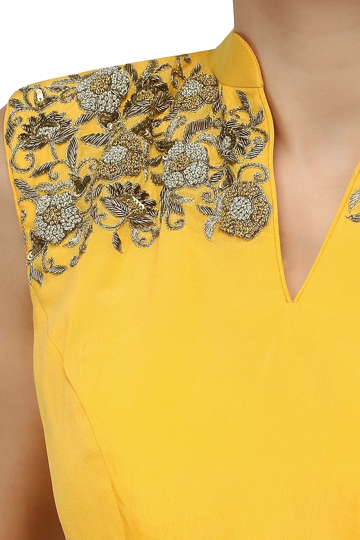 Apricot and off-white ombre floral motif saree with embroidered blouse available only at Pernia's Pop Up Shop.