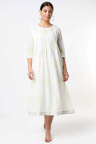 Ivory Cotton Paneled Kurta by Tina Eapen