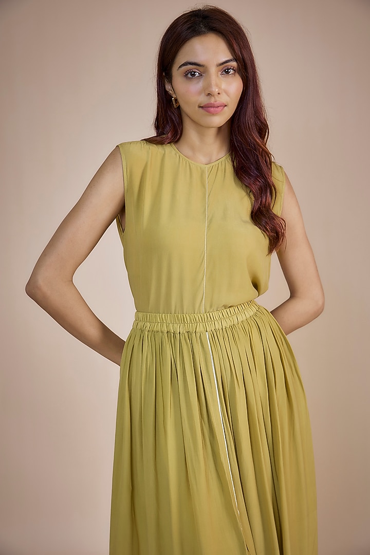 Moss Green Crepe Straight Gathered Pant Set by Three at Pernia's Pop Up Shop
