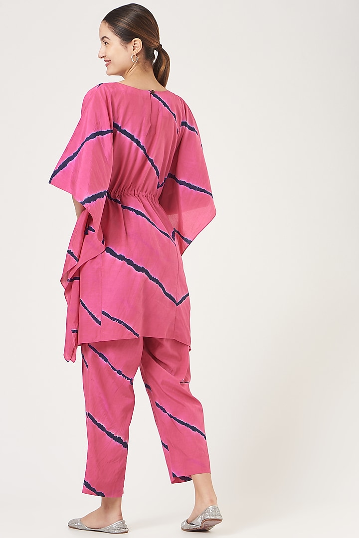 Pink Leheriya Kaftan Set by The Pot Plant at Pernia's Pop Up Shop
