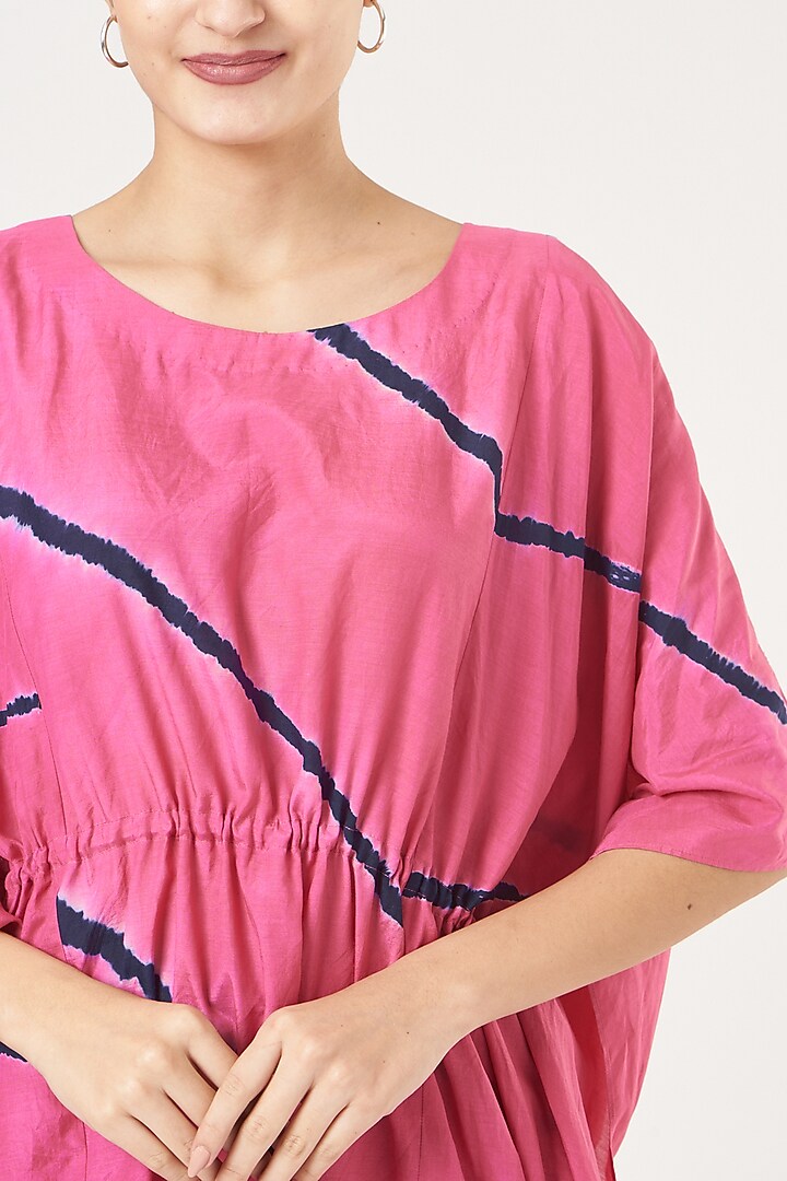 Pink Leheriya Kaftan Set by The Pot Plant at Pernia's Pop Up Shop